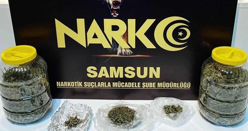 Samsun’da 2 kişi araç içinde uyuşturucuyla yakalandı