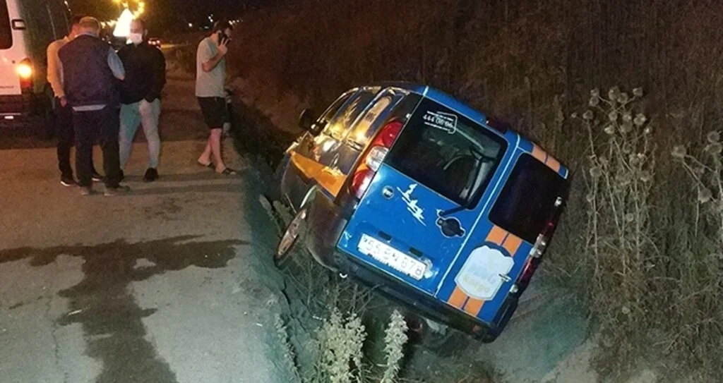 Samsun'da hafif ticari araç su kanalına devrildi: 1 yaralı
