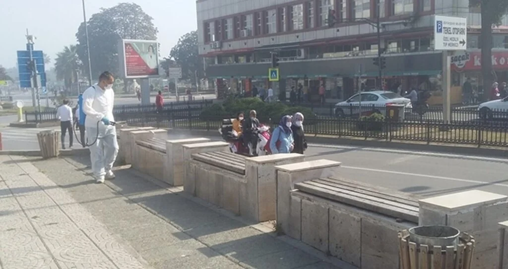 Samsun'da mobil dezenfekte ekipleri korona virüsüyle mücadeleyi sürdürüyor