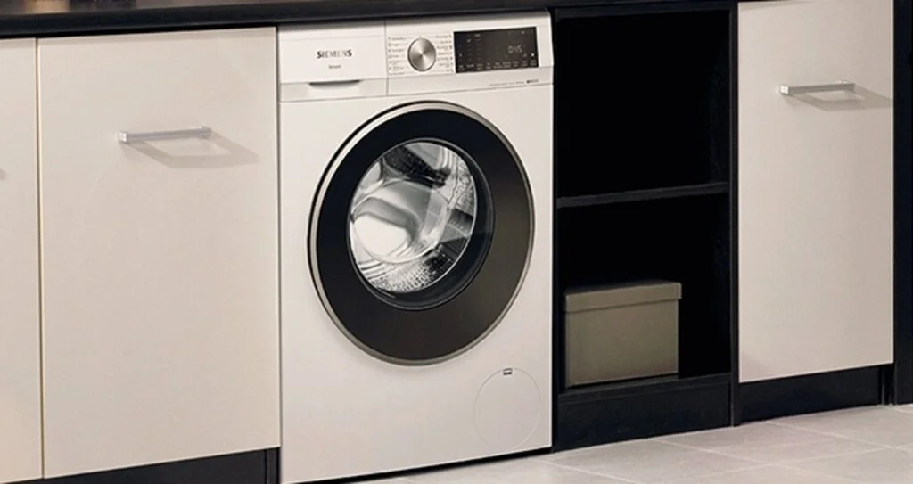 Siemens’ten yenilikçi leke çıkarma teknolojisine sahip 10 kg kapasiteli çamaşır makinesi