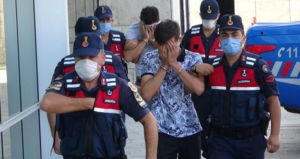 Tarihi eserleri satmaya kalkarken yakalandılar
