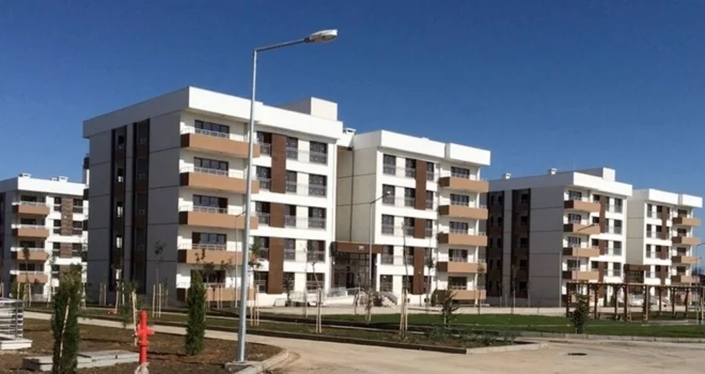 TOKİ o illerde çekilişsiz kurasız konut satışına çıktı 131 bin liradan başlayan evler
