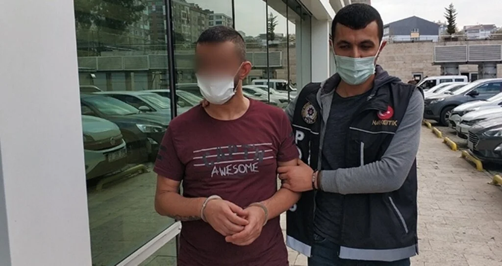 Uyuşturucu hapla yakalandılar