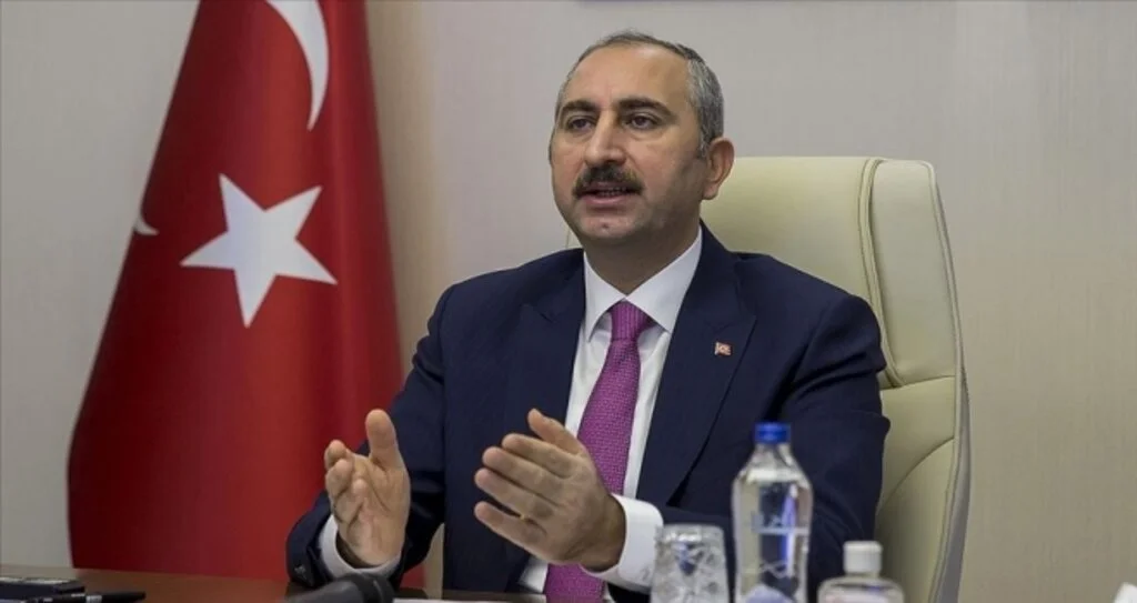 Adalet Bakanı Gül: Hukukun araçsallaştığı dönemlerde şüpheden sanık yararlanmadı çünkü yargı değil ön yargı vardı