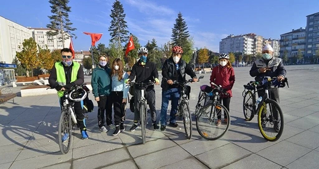 Atatürk'e saygı için Samsun'dan Ankara'ya pedal çeviren bisikletliler Çorum'u geçti