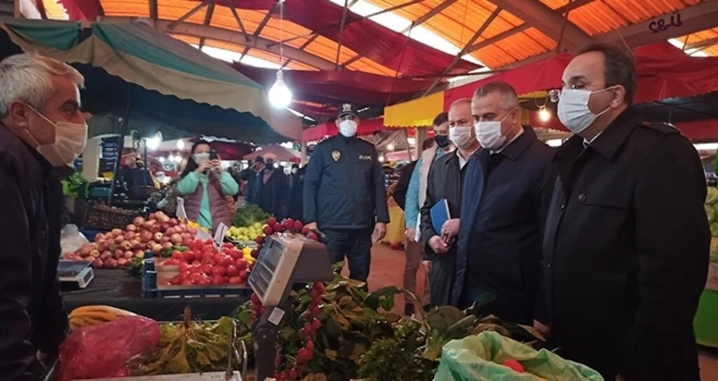 Bafra’da pazar yerlerinde korona virüs denetimleri