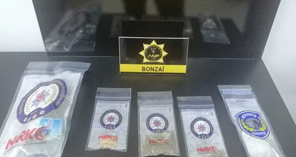 Bonzai ile polise yakalandılar