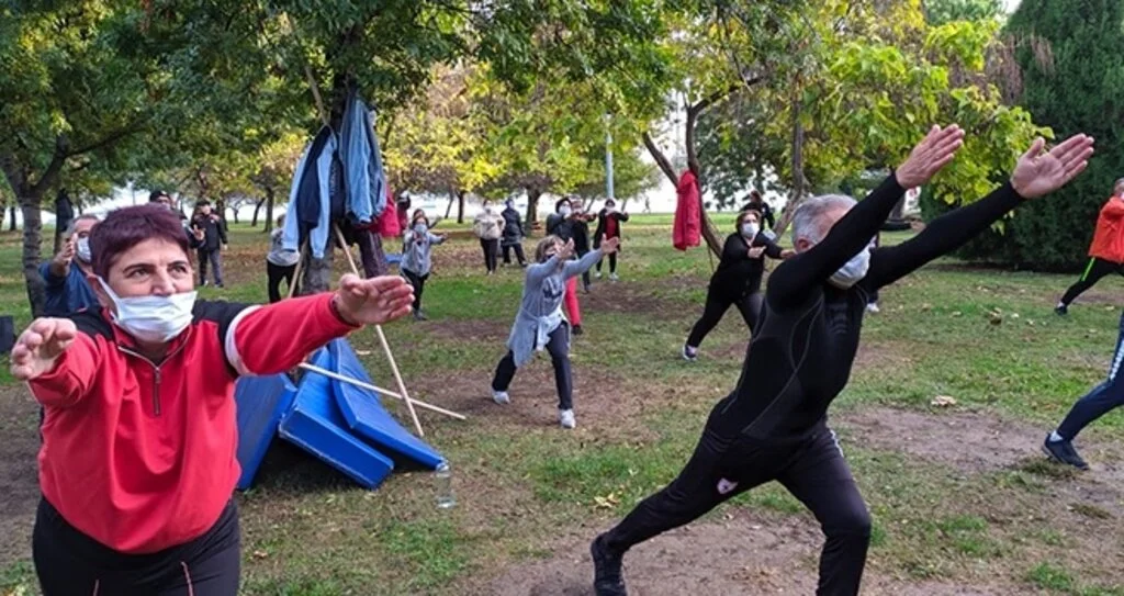 Büyükşehir'den fiziksel mesafeli sabah sporu