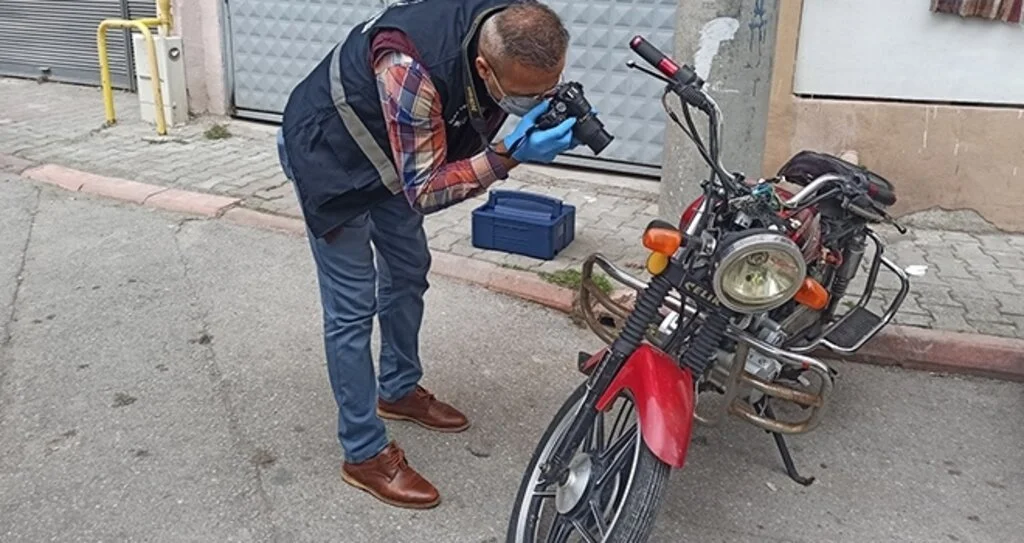 Çalıntı motosiklet terk edilmiş vaziyette bulundu