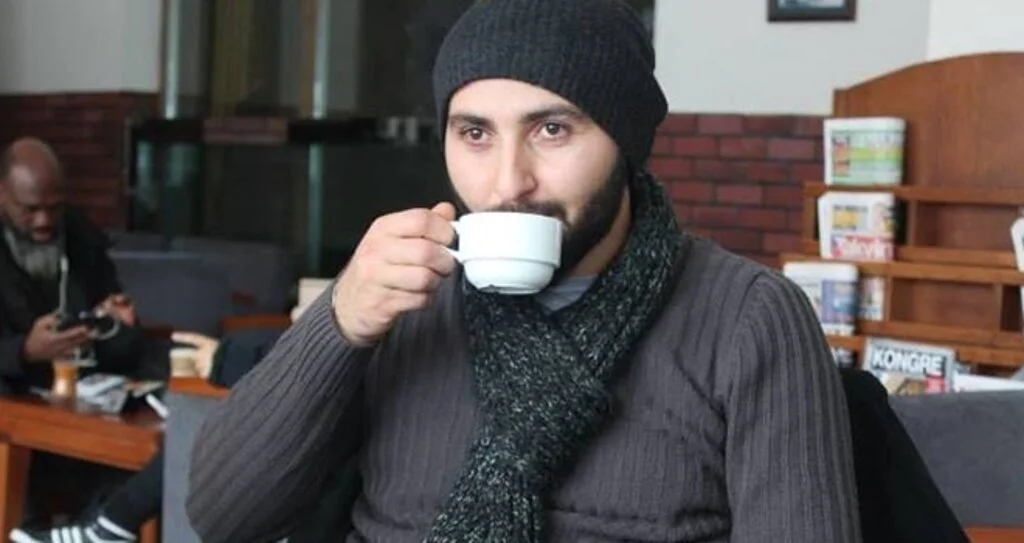 Çatışmayı izlerken başından vuruldu 