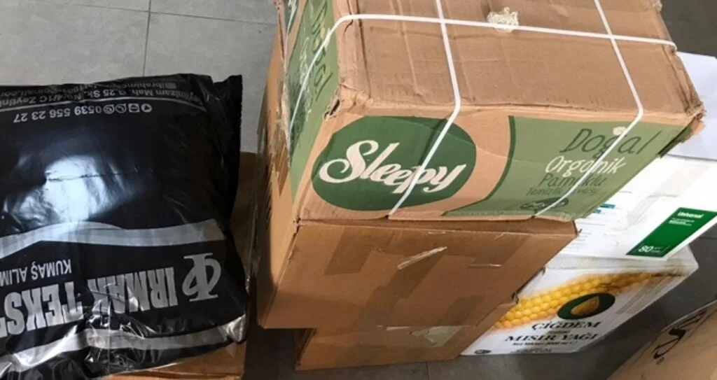 Gençlerden İzmir'e yardım paketleri 