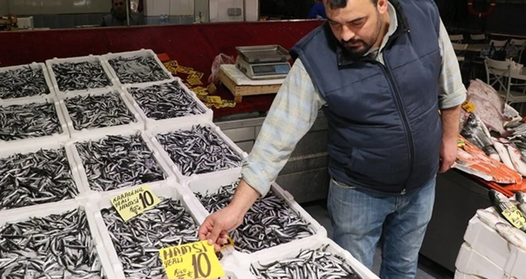 Hamsi tezgahları süsledi