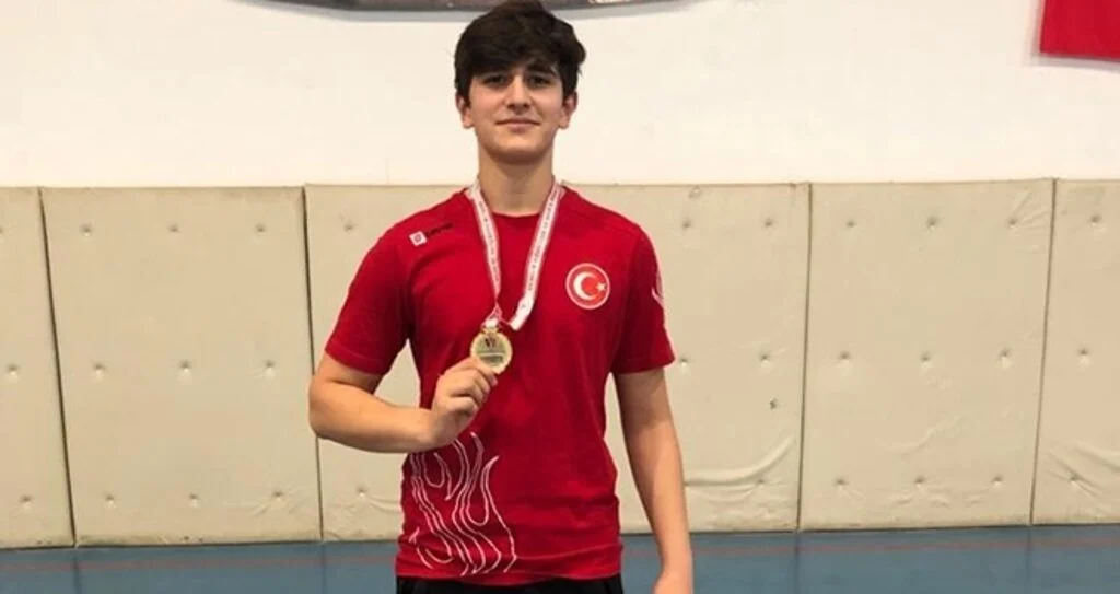İlkadım Gençlikspor'un Milli sporcusu Tunahan Çelebi'den Altın Madalya