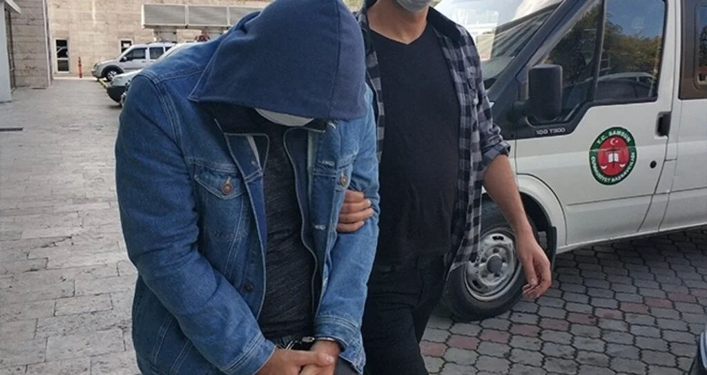 İstanbul merkezli FETÖ operasyonundan mali müfettiş tutuklandı