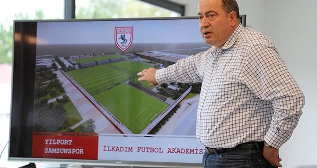 Mustafa Erkanat, Futbol Akademisi antrenörleriyle buluştu