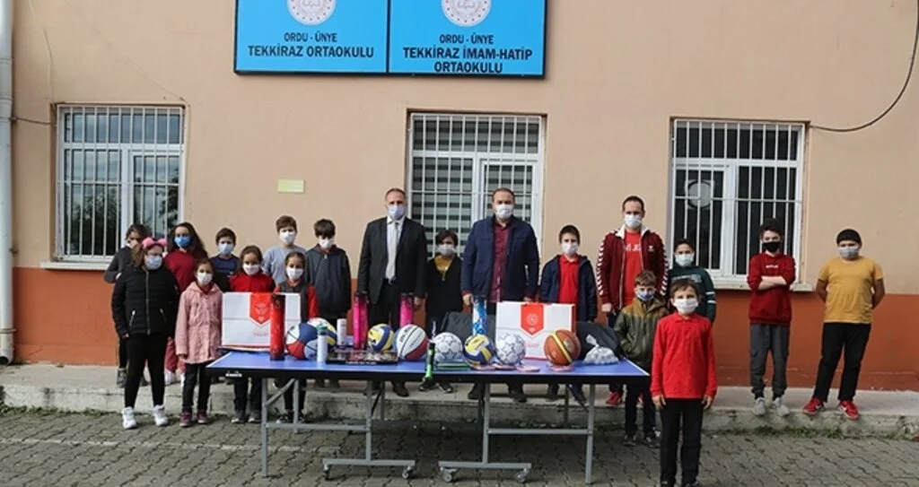 Okullara Malzeme Desteği Devam Ediyor