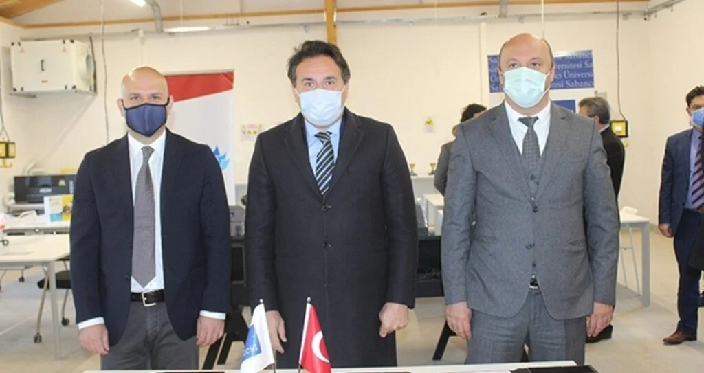 ​Sabancı Üniversitesi bilim ve teknoloji ağırlıklı eğitimler için Ayvalıklı öğrencilere 224 adet bilgisayar tahsis etti