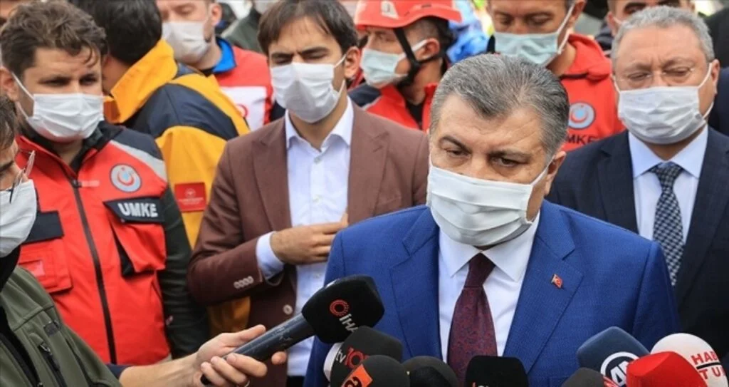 Sağlık Bakanı Koca: Enkazdan çıkarılan Elif ve İdil'in sağlık durumları iyi