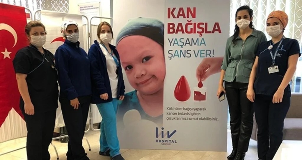 Sağlık çalışanlarından “Kan bağışla, yaşama şans ver” etkinliği