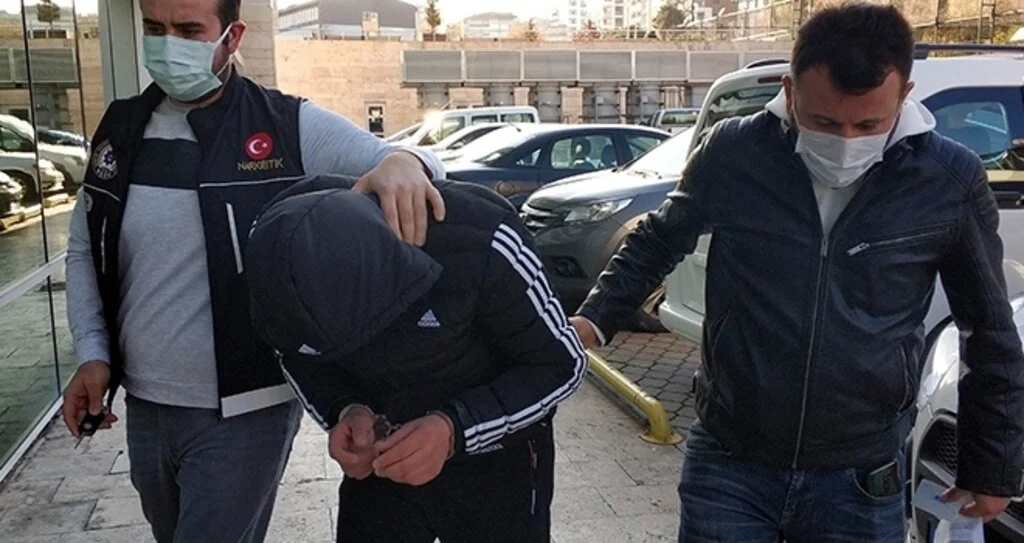 Samsun'da uyuşturucu hapla yakalanan 2 kişiye gözaltı