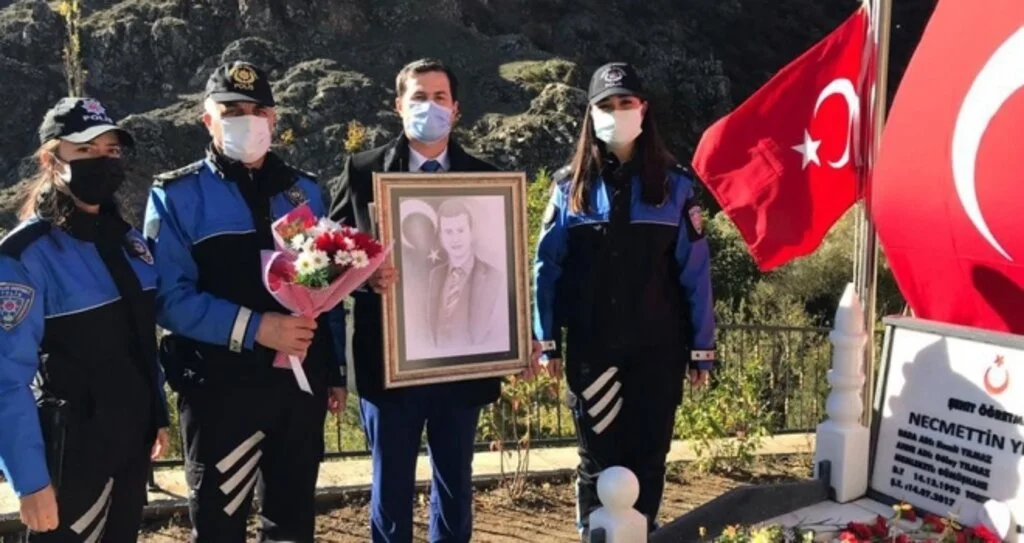 Şehit öğretmen Yılmaz kabri başında anıldı