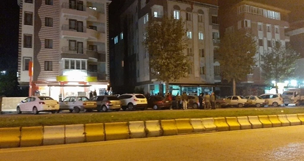 Silahla oynarken kendini vurdu 