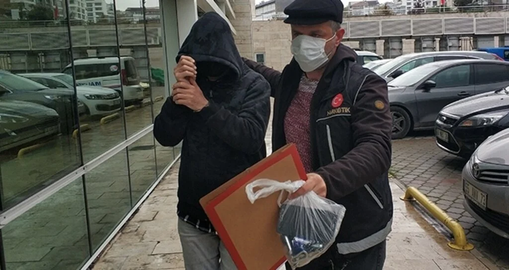 Uyuşturucu hapla yakalanan 2 kişi gözaltına alındı