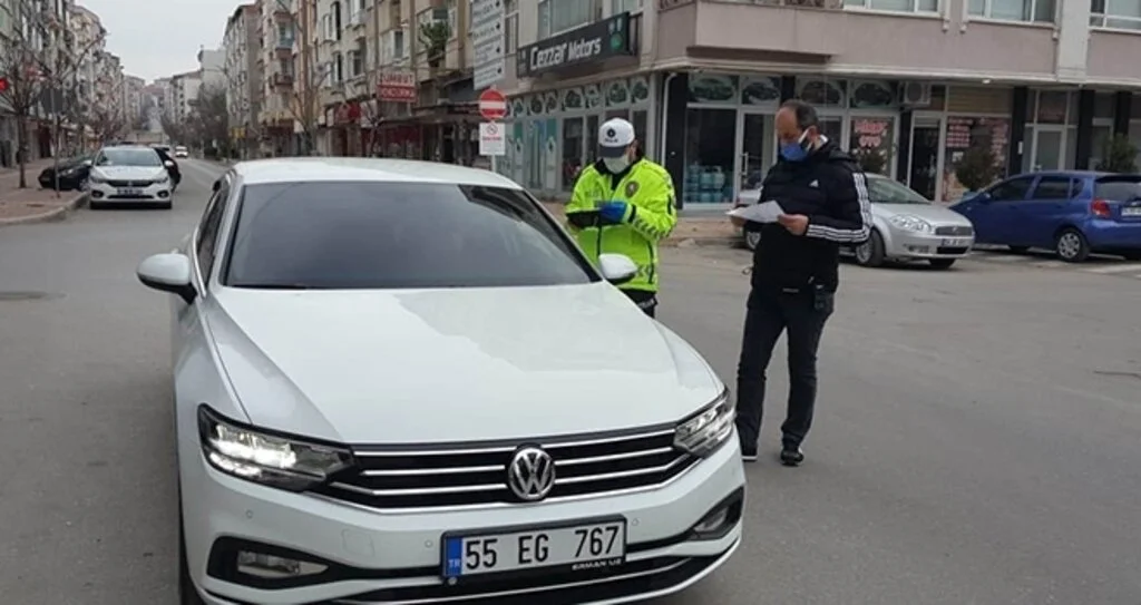 Bafra’da kısıtlamalara uymayan 37 şahsa 66 bin 633 lira para cezası