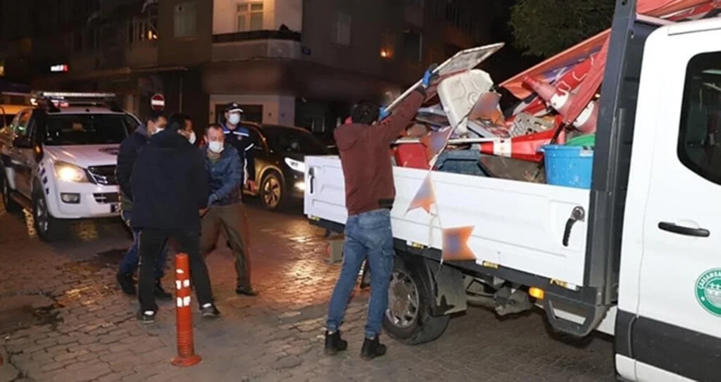 Belediyeden ‘tabela-levha’ temizliği