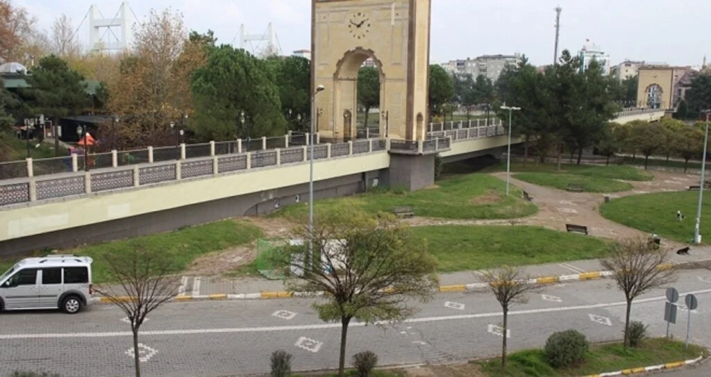 Çarşamba sokakları ıssızlığını korudu