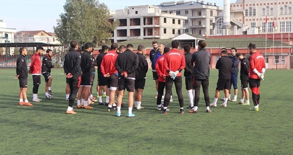 Çarşambaspor'da 'suni çim' endişesi