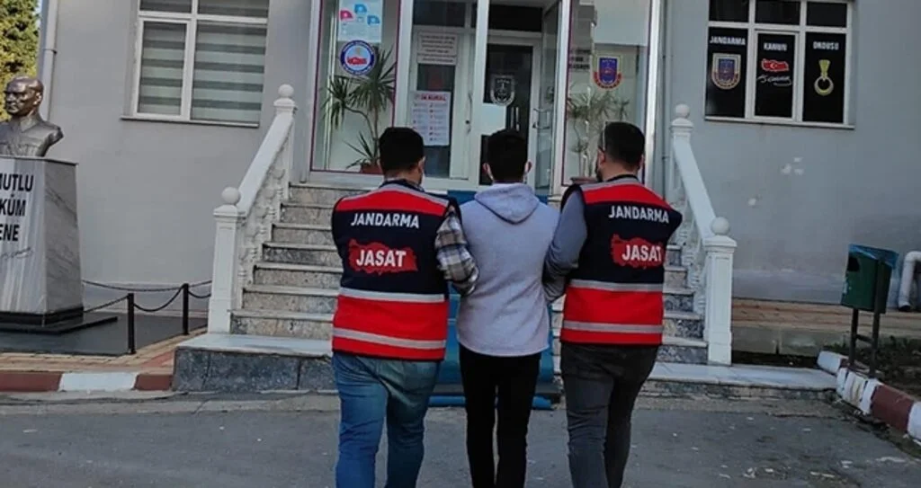 Hapis cezası bulunan 2 kişi jandarma tarafından yakalandı