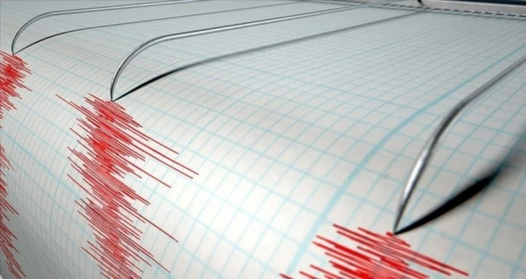 İzmir'de 4,1 büyüklüğünde deprem