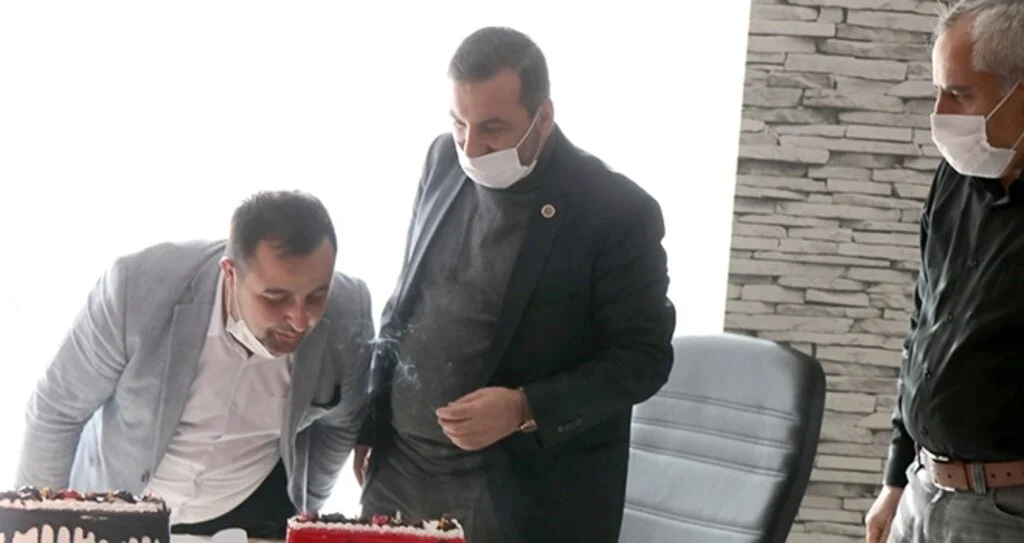 Kavak Belediye Başkanı İbrahim Sarıcaoğlu'ndan Personeline Sürpriz Kutlama