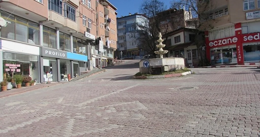 Kavak sokağa çıkma kısıtlaması nedeniyle sesizliğe büründü
