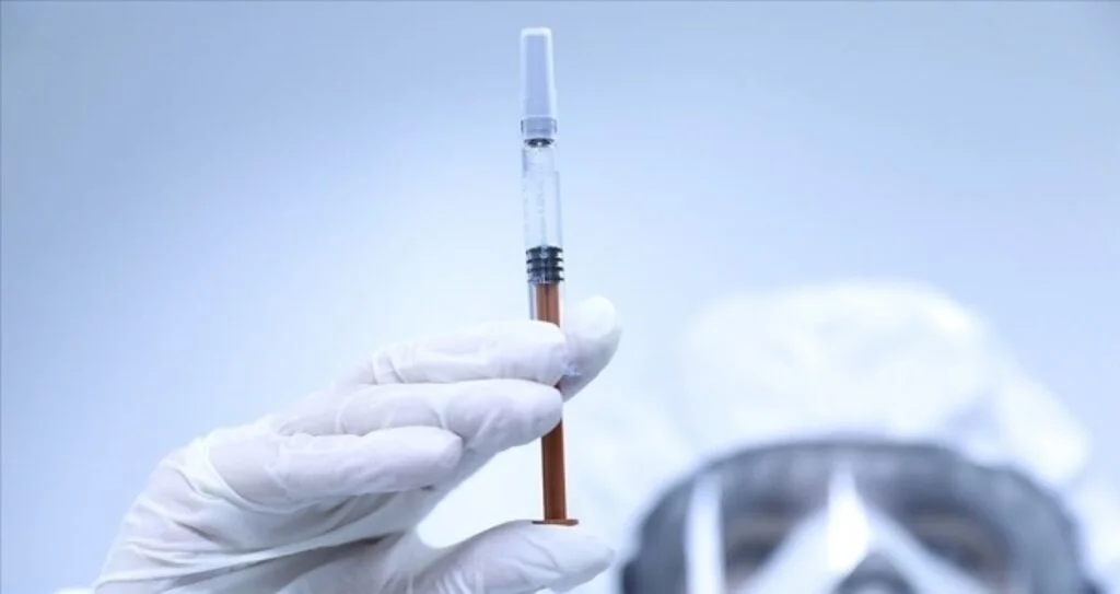Kovid-19'u yenebilecek aşı çalışmalarında bir yıldan kısa sürede ilk sonuçlar alındı