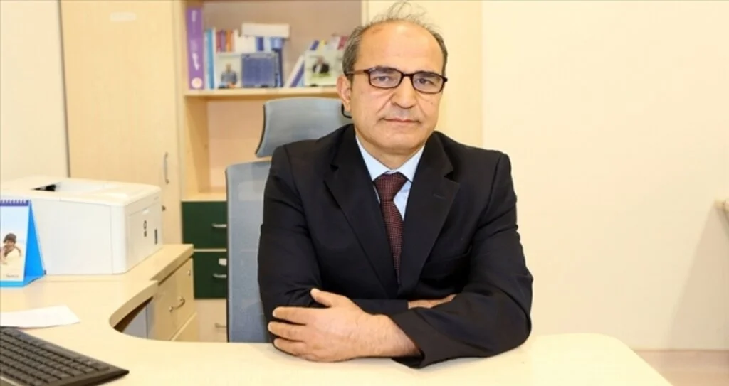 Kovid-19'u yenen doktordan 'Bende yoktur' demeyin, kurallara uyun' çağrısı