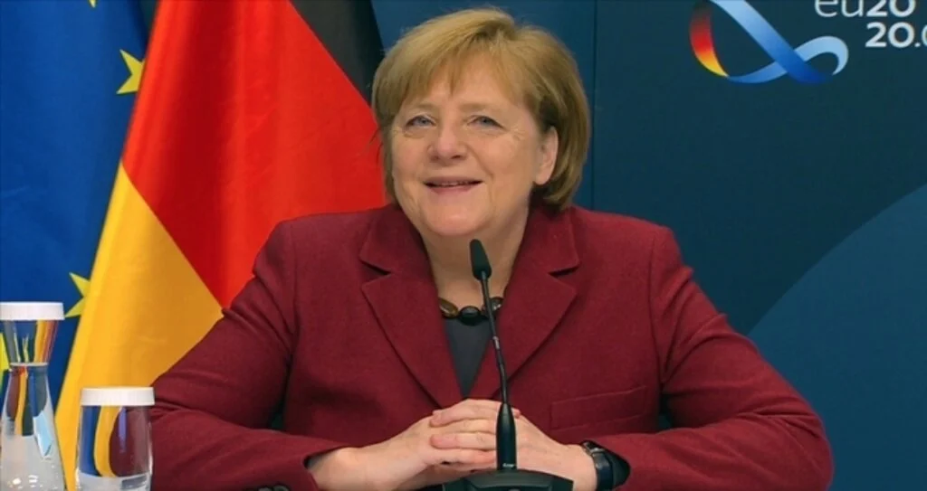 Merkel, Uğur Şahin ve Özlem Türeci ile görüştü: Sizinle gurur duyuyoruz