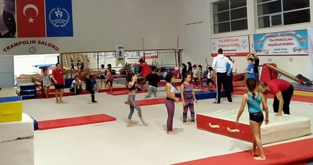 Milli Cimnastikçiler Çalışıyor