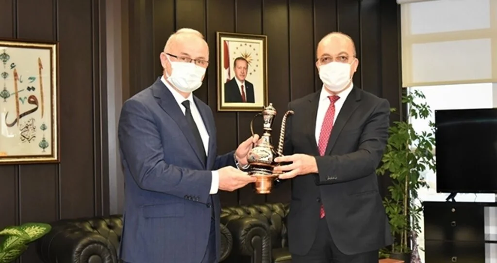 Rektör Ünal'a GÜ'den tebrik 