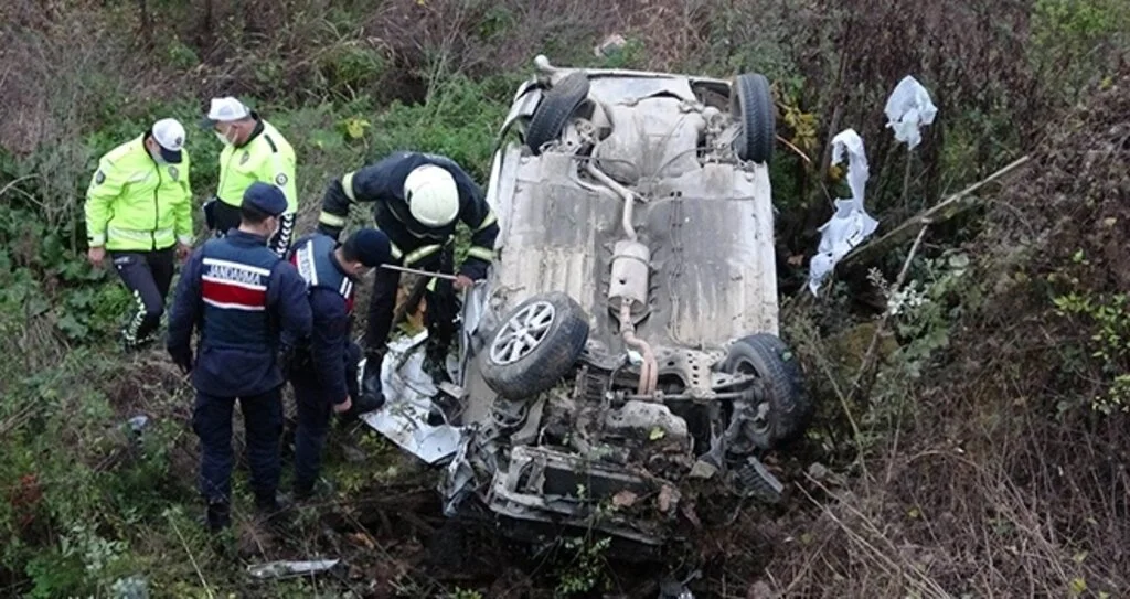 Samsun'da takla atan otomobil şarampole yuvarlandı: 1 yaralı