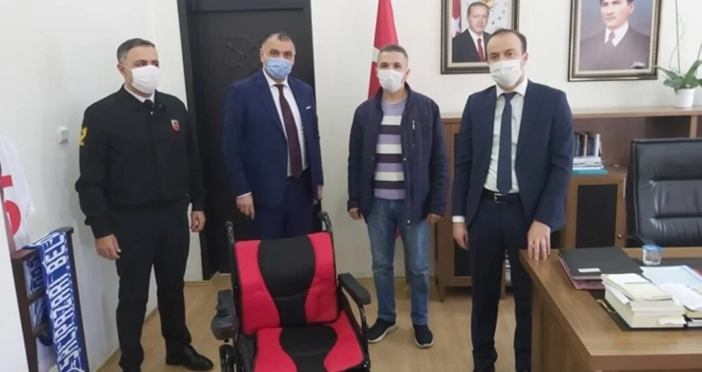 Samsun’un Salıpazarı İlçesinde ihtiyaç sahibi vatandaşlara tekerlekli sandalye