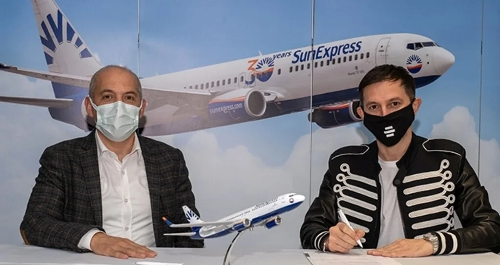 SunExpress, DJ Burak Yeter’in hava yolu partneri oldu