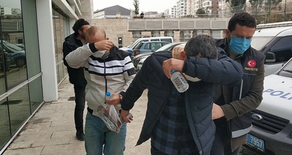 Şüpheli araçtan kokain ele geçirildi: 3 gözaltı