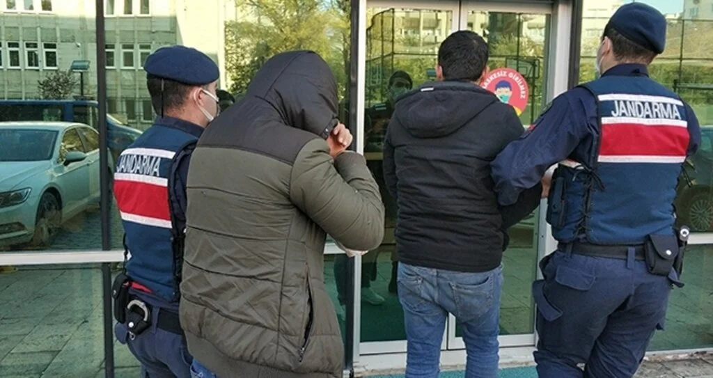 Uyuşturucudan adliyeye sevk edilen 2 kişi serbest bırakıldı