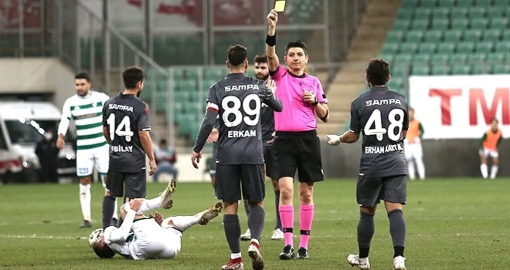 Yılport Samsunspor'da, Savicevic ve Erkam kart sınırında