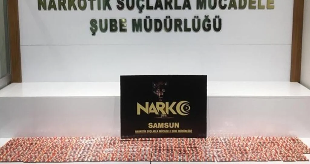 Yunus polisleri şüpheli araçtan uyuşturucu hap ele geçirdi
