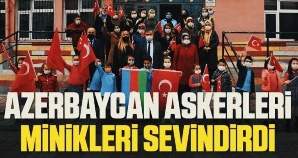 Azerbaycan askerleri minikleri sevindirdi