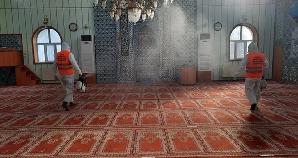 Bafra'da camiler dezenfekte edildi