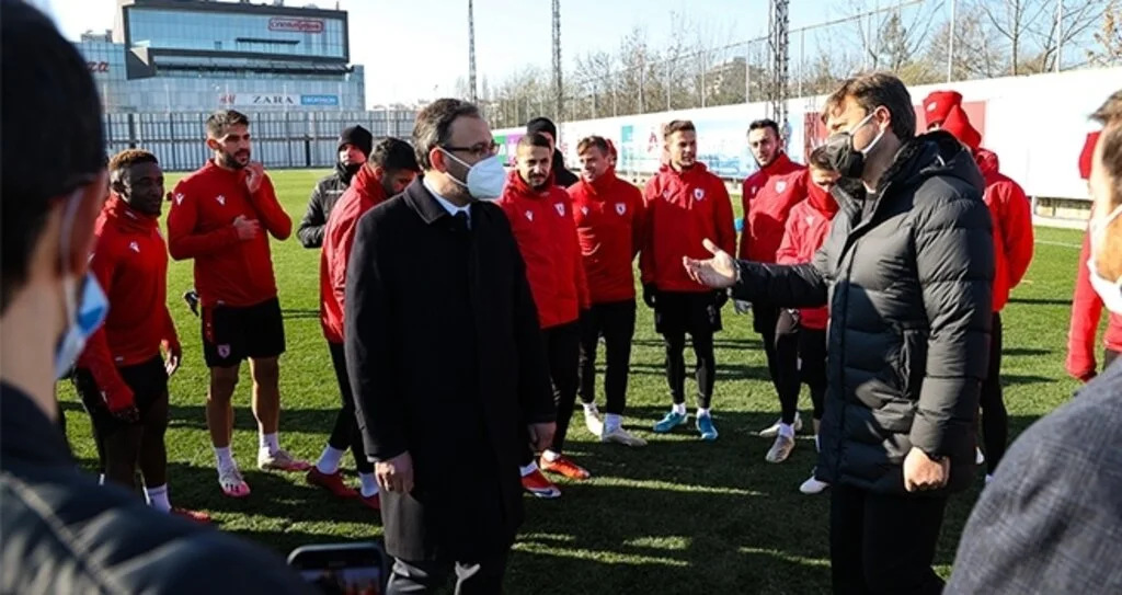 Bakan Kasapoğlu Samsunspor idmanını ziyaret etti